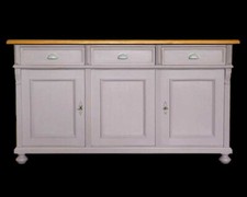 Anrichte im Landhaus, Vintage