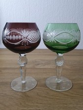 2 farbige Weingläser