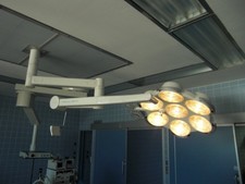 Heraeus Hanaulux 2007 OP-Lampe (Deckenmontage) Baujahr k.A. orlamps oplampen