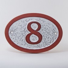 Hausnummer 8 - handgefertigte Keramik aus Ton