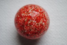 grosse alte glasmurmel mit goldglimmer