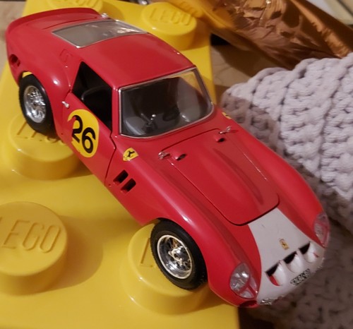 Bburago ferrari gto rot 18 - ferrari,