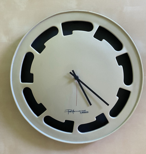 Pirelli standard wanduhr rund - standard,