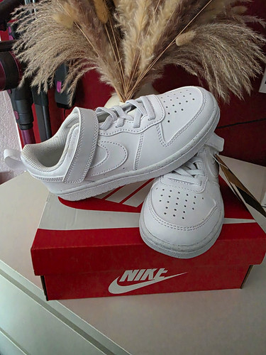 Nike court borough low - borough,