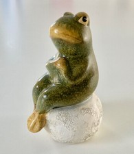Frosch / Froschkönig Gartendeko/Brunnendeko, grün + weiß, Keramik, 17,5 cm hoch