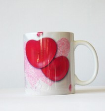 Weiße Keramik Tasse im Design