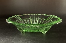 Alte Pressglas Dreibein