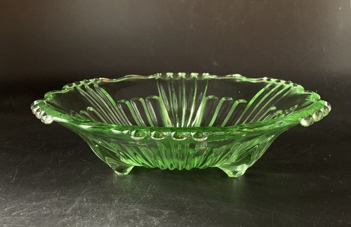 Alte pressglas dreibein - pressglas,