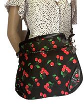 Retro Tasche mit Kirschprint – Rockabilly Stil – Stoff & veganes Leder – Schwarz