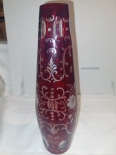 Kristallvase aus Böhmen Überfang    Rubinrot 28 cm H, 9cm Durchmesser
