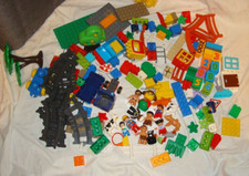Lego Duplo Primo  Figuren Bäume GRundplatten Zahlenstein Schienen zum Ergänzen