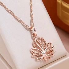 Schöne Halskette mit