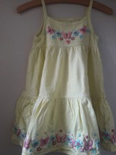 Schönes Trägerkleid gelb weiße Pünktchen 3-D Schmetterlinge u.Blumen Topolino 98