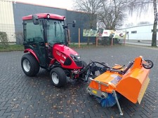 TYM Traktor T265 mit Kabine, Schneeschild, Streuer, Frontkehrmaschine