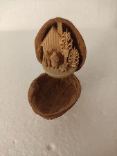 Schnitzerei in der Nussschale
