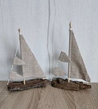 2 Segelboote aus Treibholz