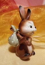 Goebel Hasenfigur "Hase trägt