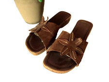 Damen Schuhe Pantoffel Sandale braun Wildleder optik Blume Gr 41 von Esprit