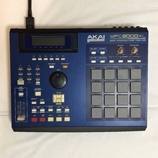 AKAI MPC2000XL Sampler