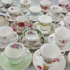 Vintage englische Knochen China Blumen Teetassen & Untertassen - einzeln verkauft