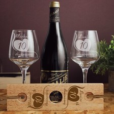 Personalisiertes Geschenkset 10. Hochzeitstag für Paare - Weinglas mit Gravur