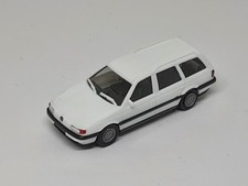 Volkswagen Passat Variant weiß von Herpa Modellauto (10A)