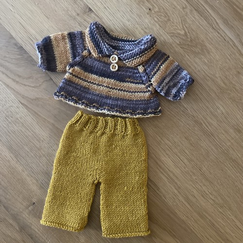 Handgestrickte kleidung - handgestrickte,
