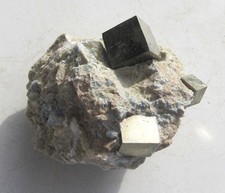 Pyritwürfel in Matrix, Stufe