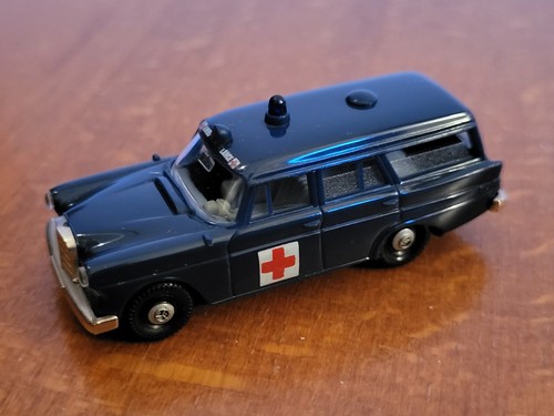 Krankenwagen modell brekina - modell,