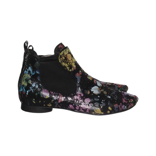 Think chelsea boots - chelsea,