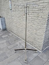 Kleiderständer auf Rollen