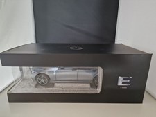 1:18 ISCALE MERCEDES E-KLASSE W213 DESIGNO SELENITGRAU MAGNO AMG-LINE OVP