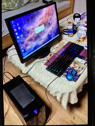 Desktop mit monitor - desktop, pc