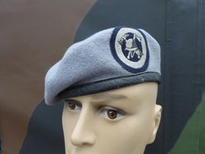 Bundeswehr Barett hellgrau mit Abzeichen der BW Feuerwehr , gebr. Gr. 55