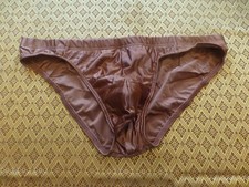 badeslip gay glänzend