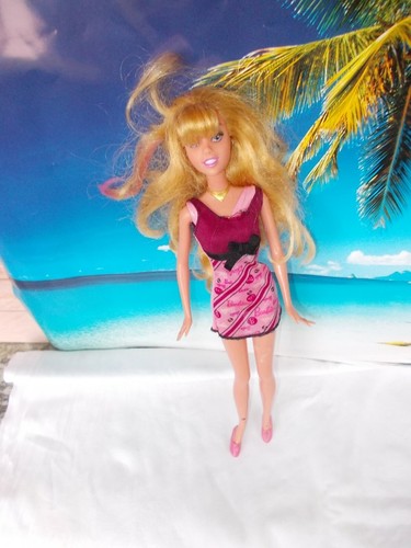 Barbie puppe mit bunten kleid - mit,