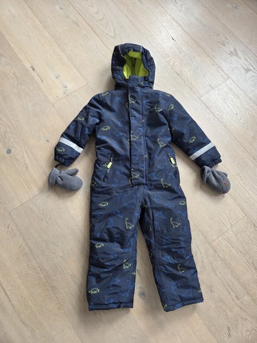 Schöner schneeanzug jungen - schöner,