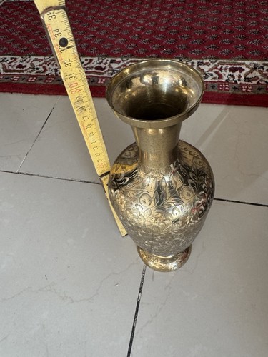 Eine massive messingvase aus - eine,