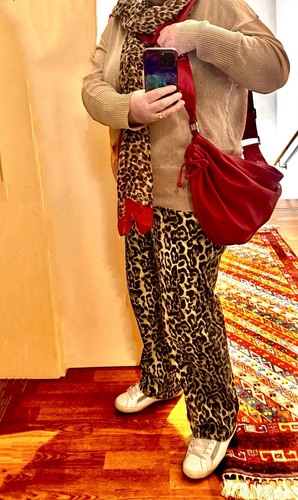 Leuchtend rote tasche von - rote,