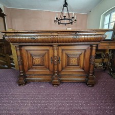 Große Gründerzeit-Anrichte