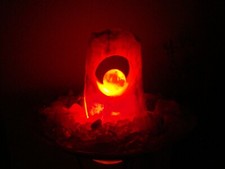 Zimmerbrunnen beleuchtet Salzkristall rotierende KristallKugel Quarzsteine 