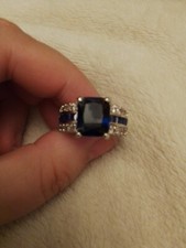 Silberfarbener Metallring mit