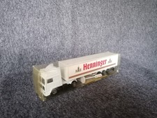 Henninger mini Werbetruck, Volvo F12 Globetrotter SZ, rot-gld. 5 Achser 1:87 OVP