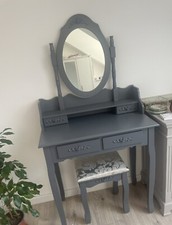 Schminktisch mit Spiegel
