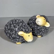 Süße Keramik-Schafe mit "Wolle"  im 2er Set mini in schwarz Deko Frühling