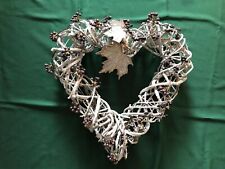 Dekorativer Tür/Wandkranz Herbst aus Korbgeflecht leicht weiß gekalkt