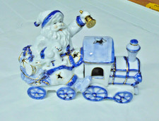 Weihnachtsmann mit Lokomotive