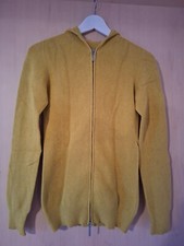 More and More, Strickjacke mit