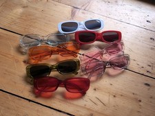 Set 8 Sonnenbrillen Einfach Bunt Festival Rot Orange Rosa Grün Blau