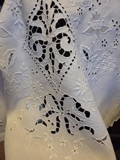 Antike Weiße Tischdecke